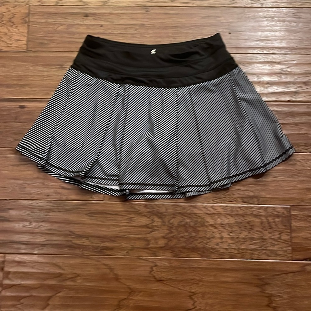 Kyodan Black and White Diagonal Striped Pleated Skort Size M